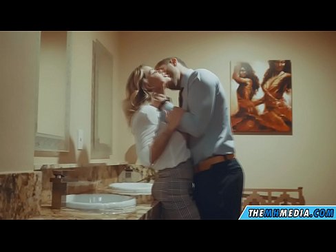 ❤️ Kiam belplena blondulo delogas vin en publika necesejo ❤️❌ Porno ĉe eo.marketapp.top ❌❤